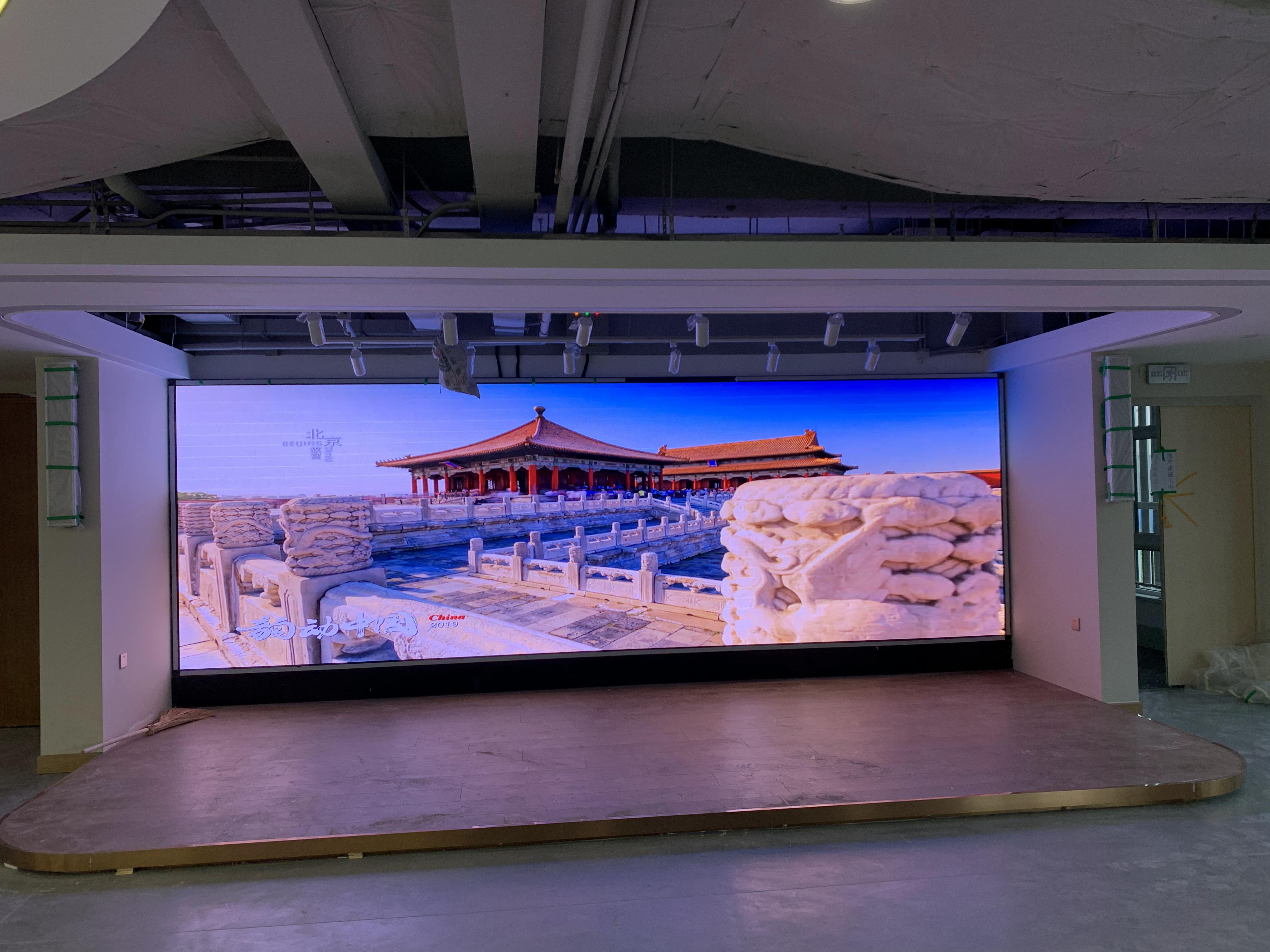 不同類型的LED芯片（如國產(chǎn)、進口）對顯示屏的壽命和穩(wěn)定性有哪些影響？