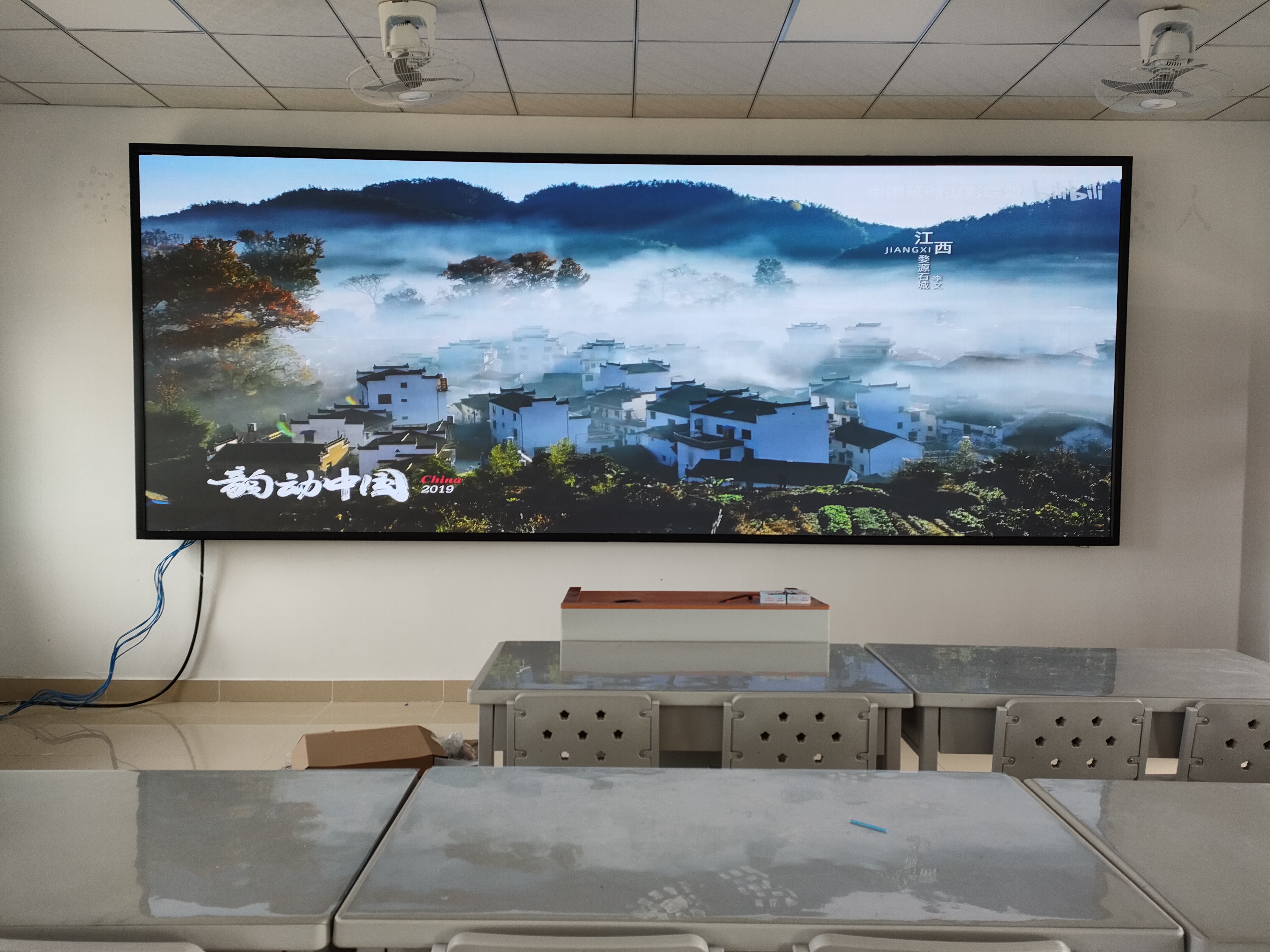 安裝戶外LED大屏時，怎樣設計結(jié)構(gòu)才能既保證穩(wěn)定性又降低風阻？